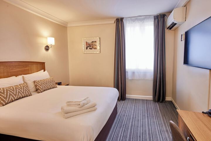Room 30 of 90