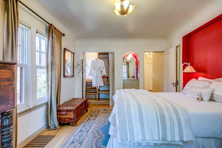 Room 3 of 27