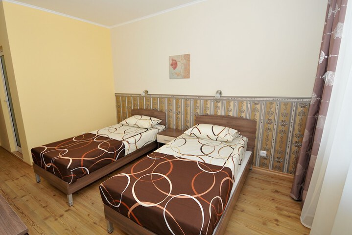 Room 8 of 29