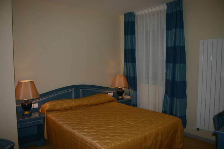 Room 10 of 29