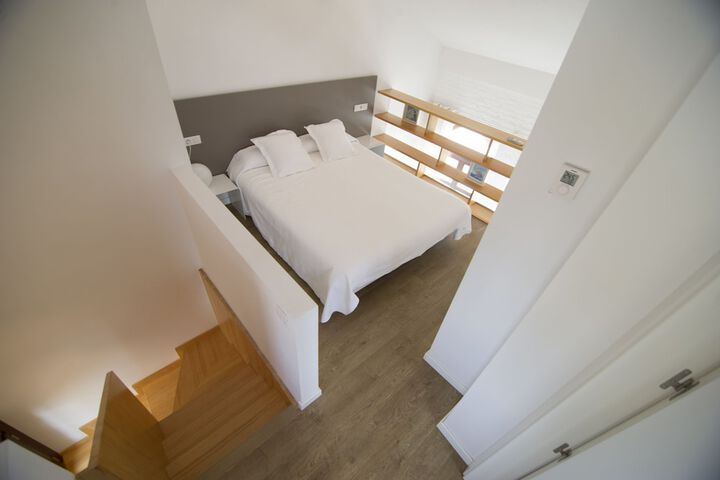 Room 8 of 145