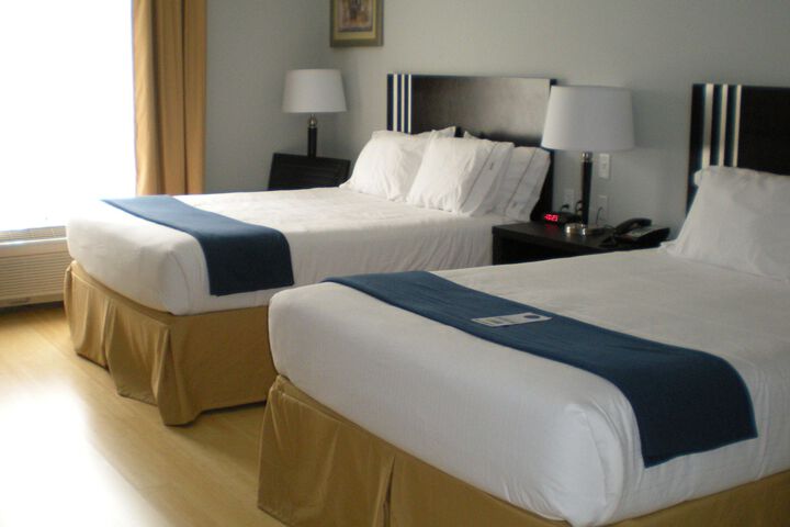 Room 4 of 40
