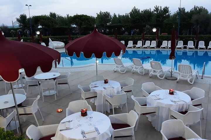 Hotel with Pool
