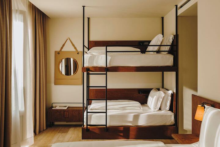 Room 18 of 128