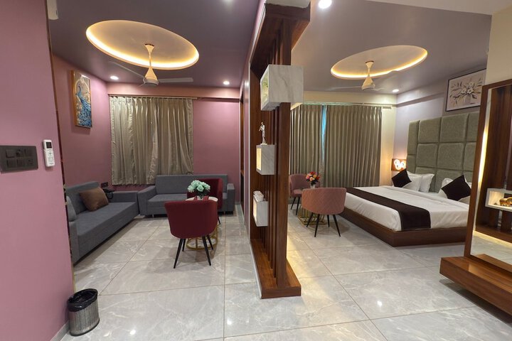 Room 5 of 6