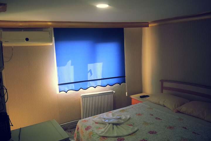 Room 6 of 27