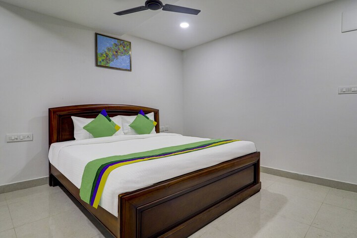 Room 10 of 33