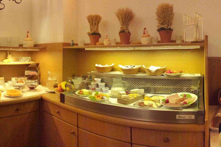Dining 49 of 50