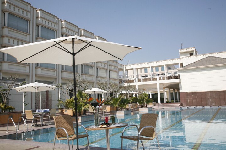Pools & Facilities