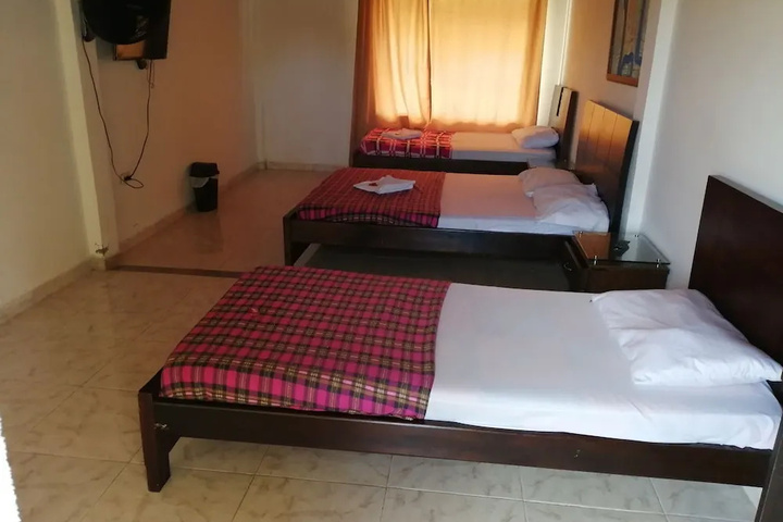 Room 6 of 18