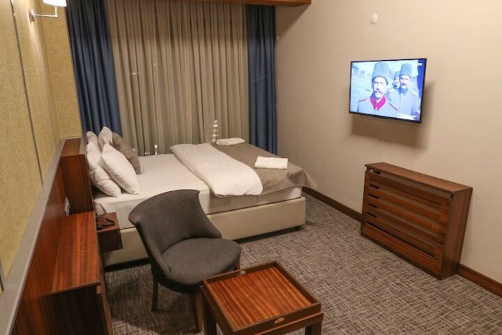 Room 2 of 40