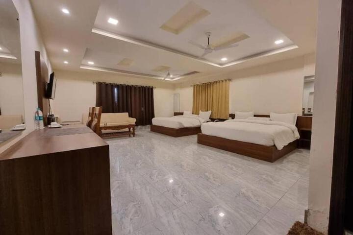 Hotel O Raj Mahal