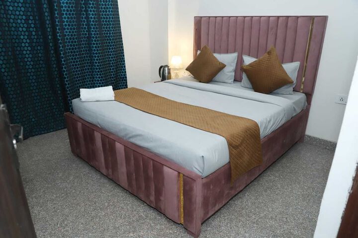 Room 3 of 10