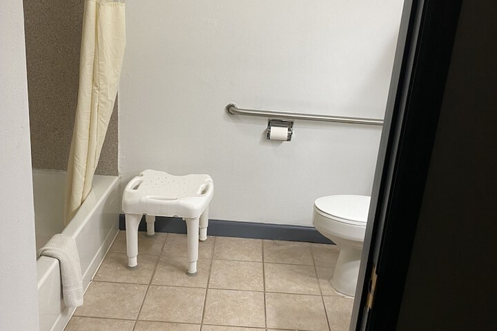 Room 8 of 34