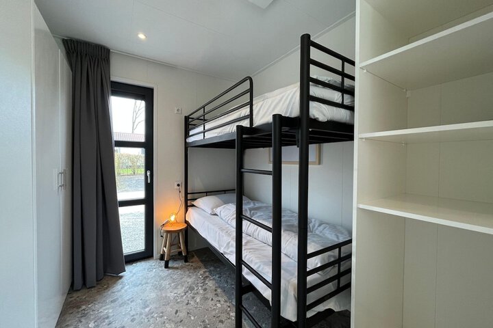 Room 2 of 37