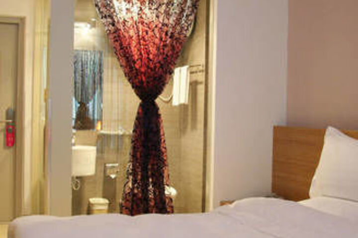 Room 48 of 90