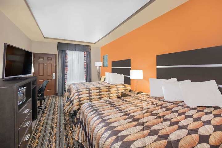 Room 6 of 18