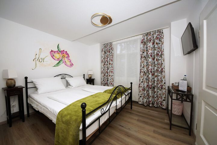 Room 10 of 19
