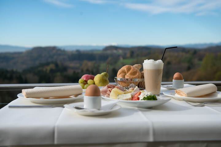 Breakfast/Coffee Service 33 of 47