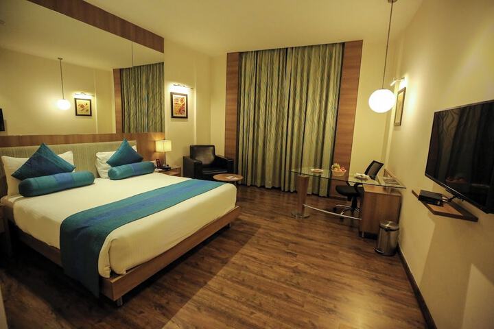 Room 8 of 16