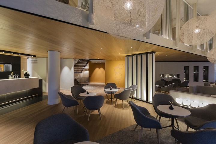Lounge 60 of 84