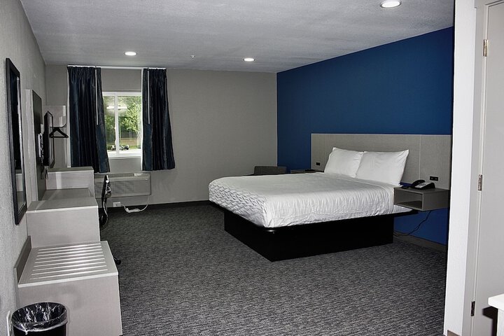 Room 5 of 11