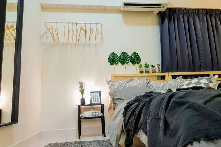 Room 4 of 43