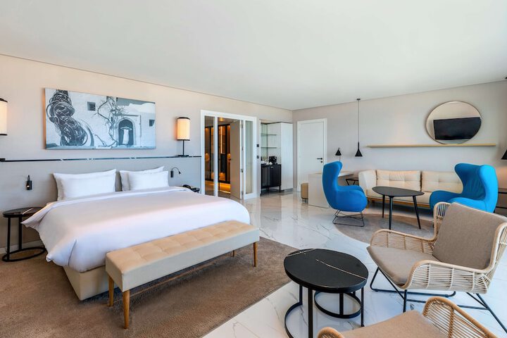 Room 25 of 138