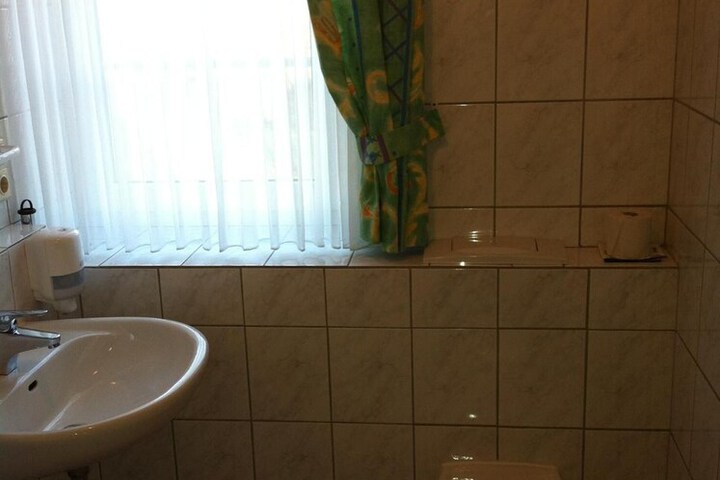 Room 12 of 35