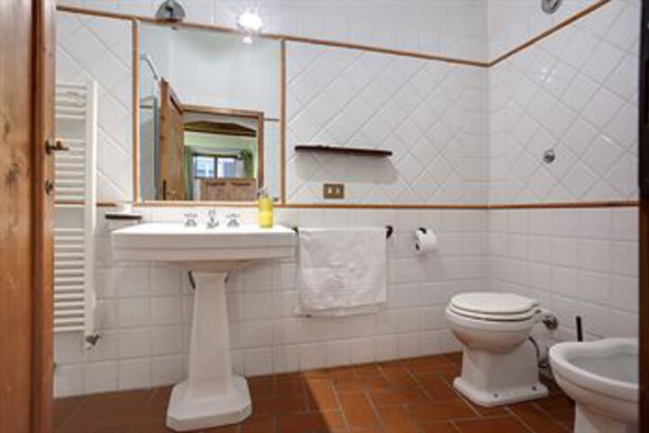 Room 13 of 166