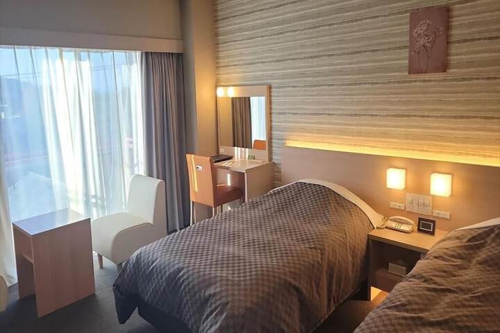 Room 6 of 32