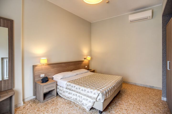 Room 136 of 223