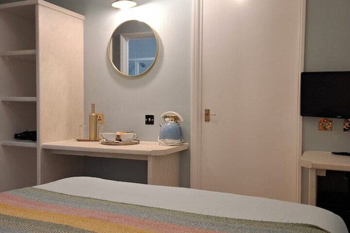 Room 27 of 70