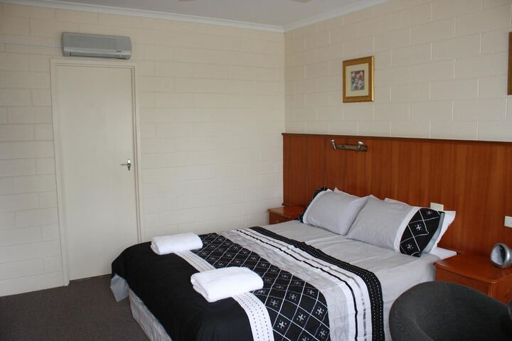 Room 10 of 50
