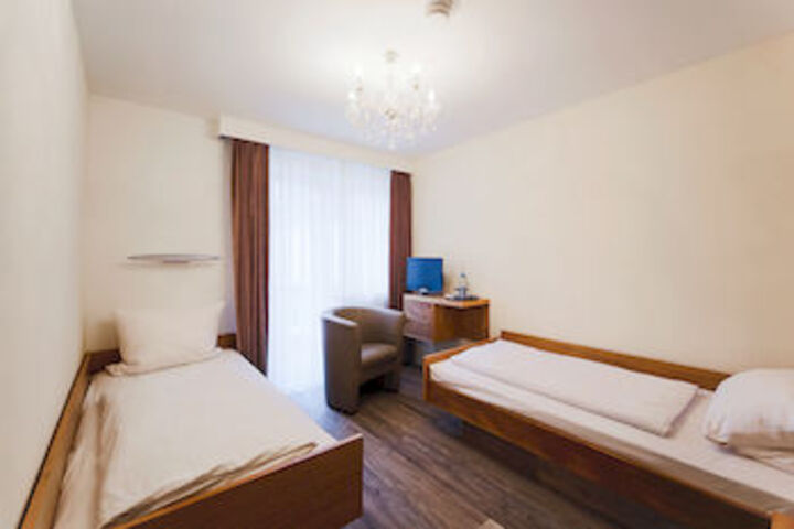 Room 16 of 27