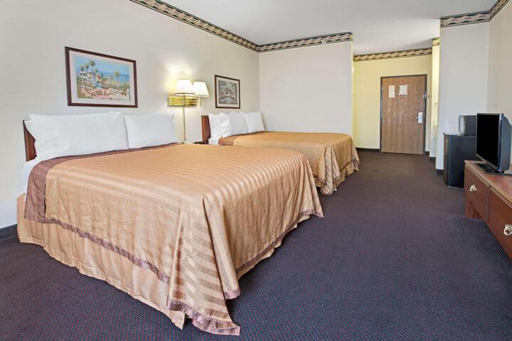 1 Queen Bed Mobility Accessible (10 of 16)