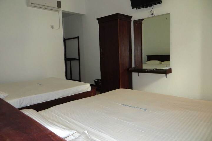 Room 6 of 17