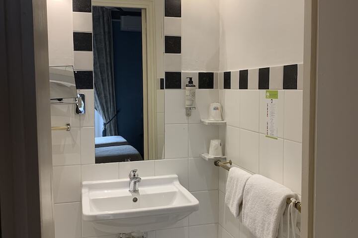 Room 77 of 107