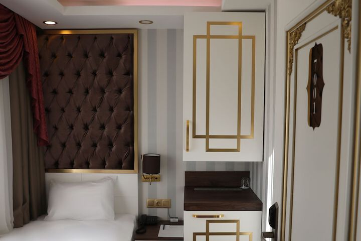 Room 21 of 76
