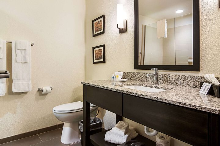 Suite (3 of 15)