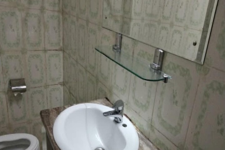 Room 6 of 14