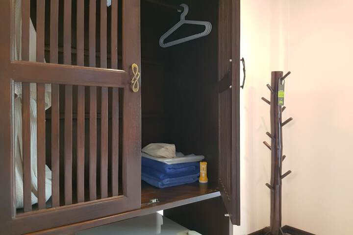 Room 37 of 76