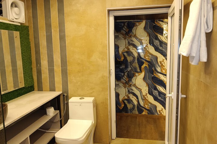 Room 4 of 14
