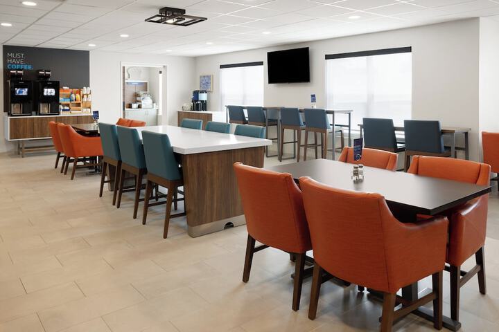 Breakfast/Coffee Service 30 of 37