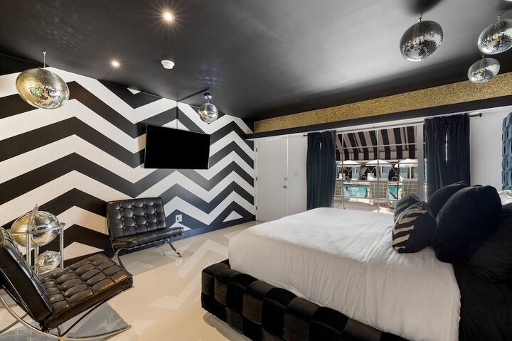 Room 82 of 151