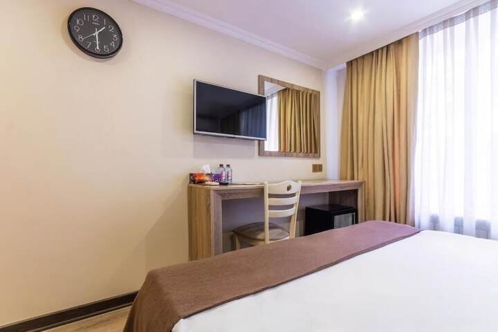 Room 18 of 37