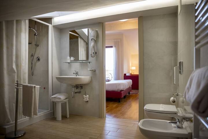 Room 33 of 52
