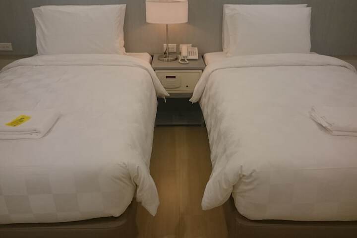 Room 21 of 33