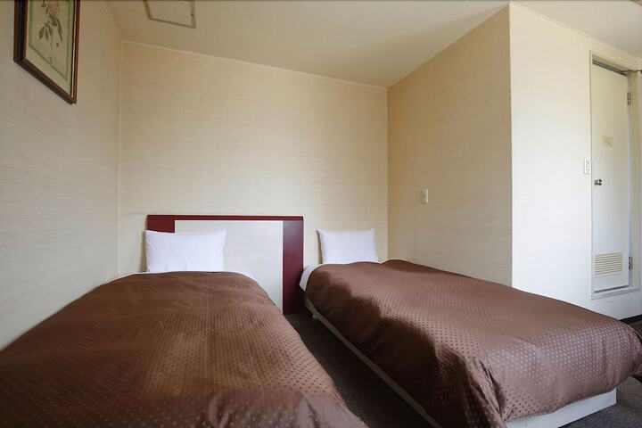 Room 6 of 46