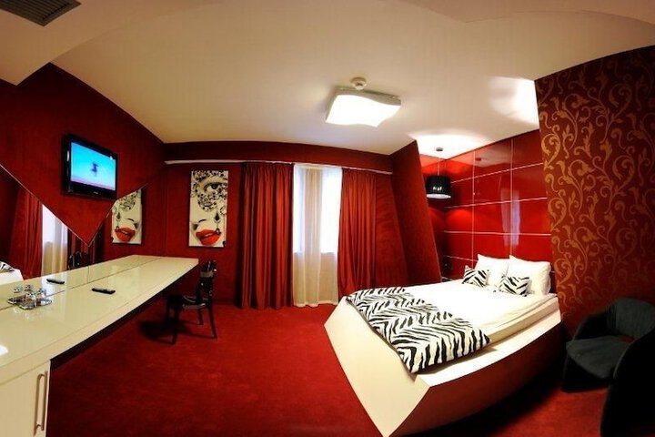 Room 4 of 49